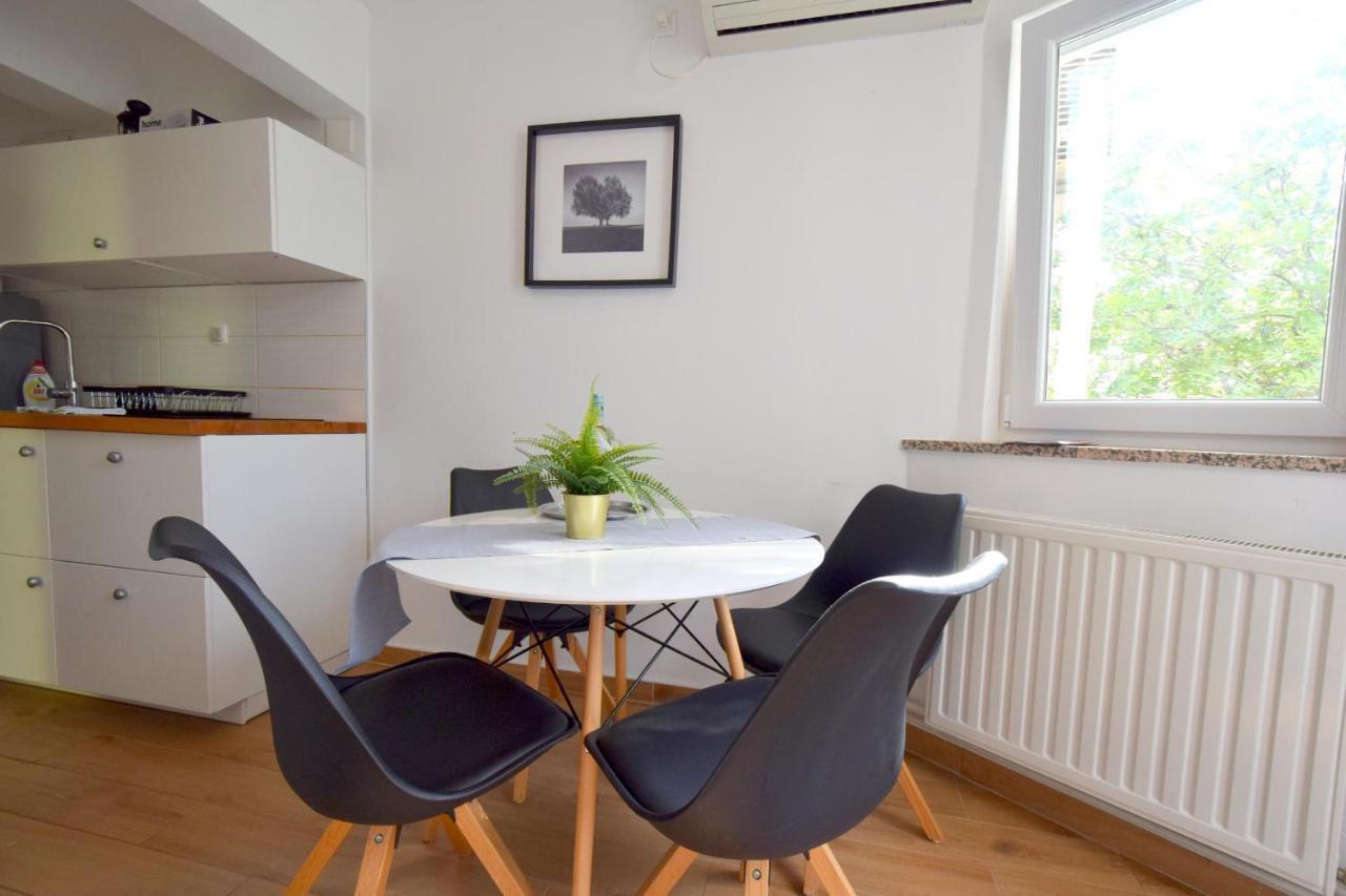 Apartments Julia Čižići Екстериор снимка