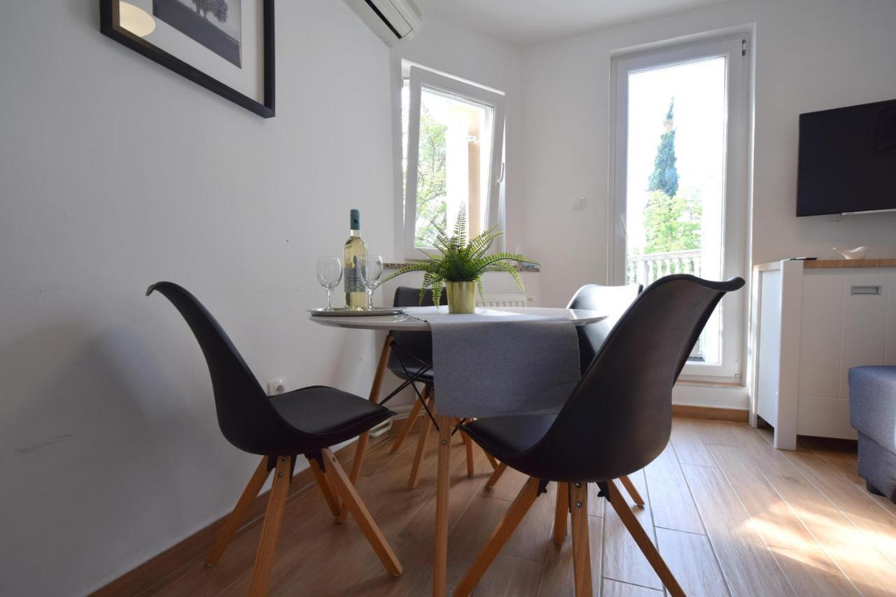 Apartments Julia Čižići Екстериор снимка