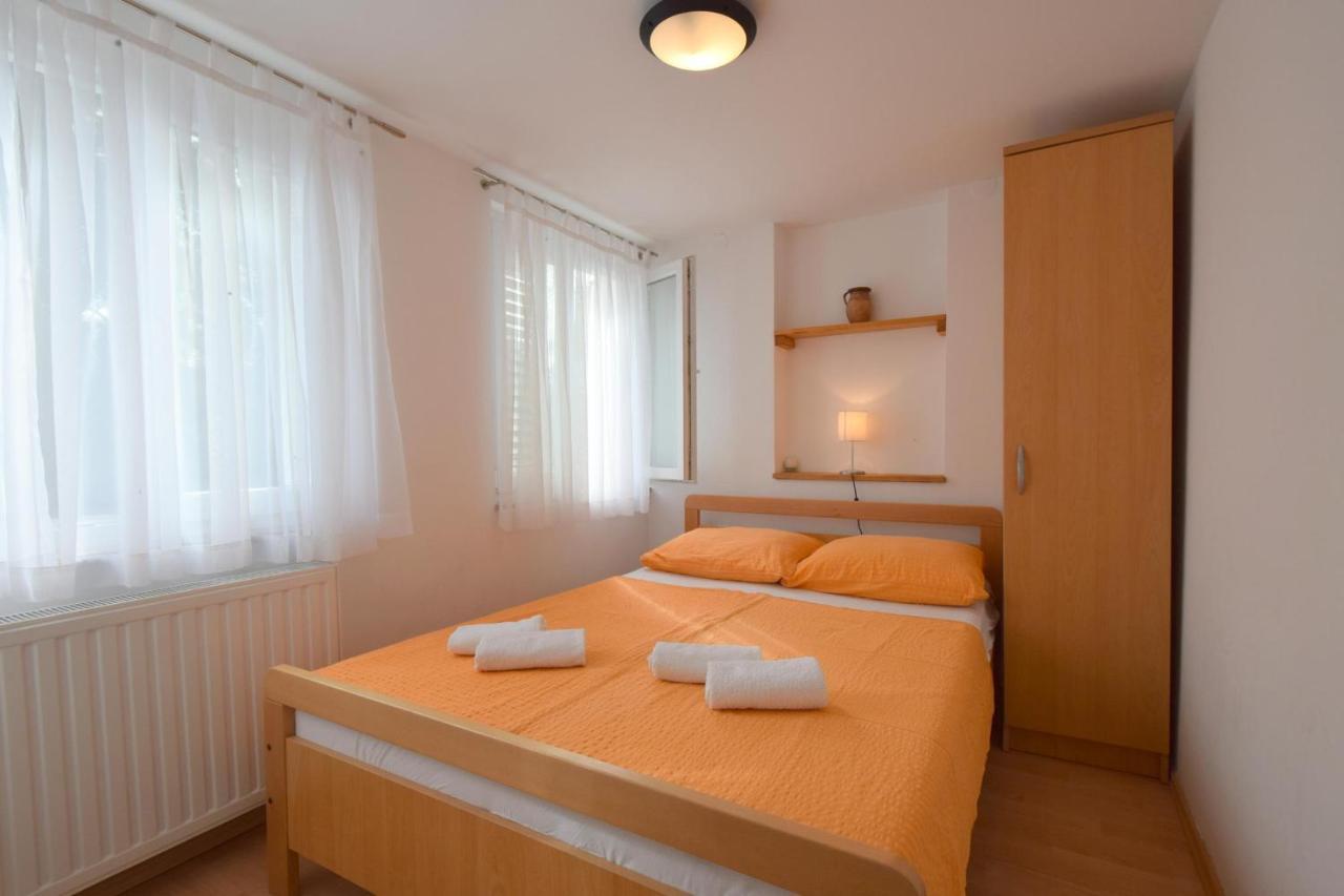 Apartments Julia Čižići Екстериор снимка
