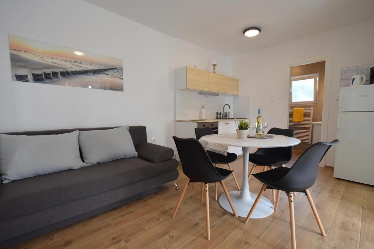 Apartments Julia Čižići Екстериор снимка