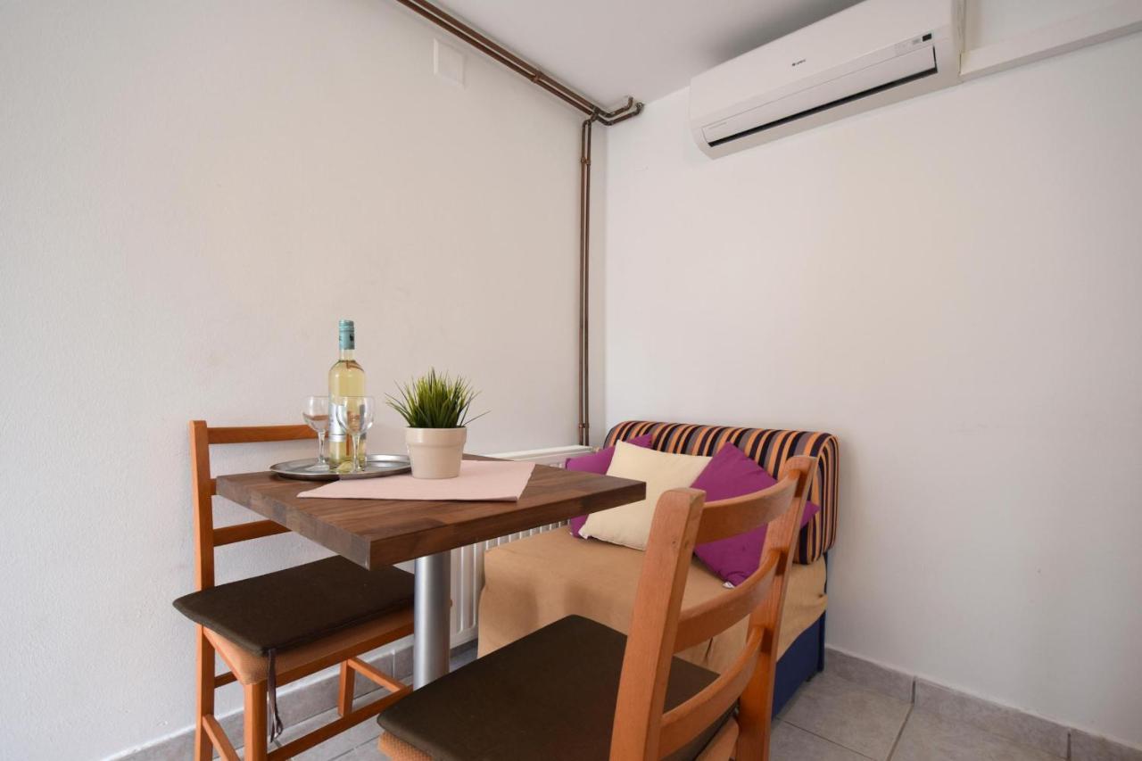 Apartments Julia Čižići Екстериор снимка