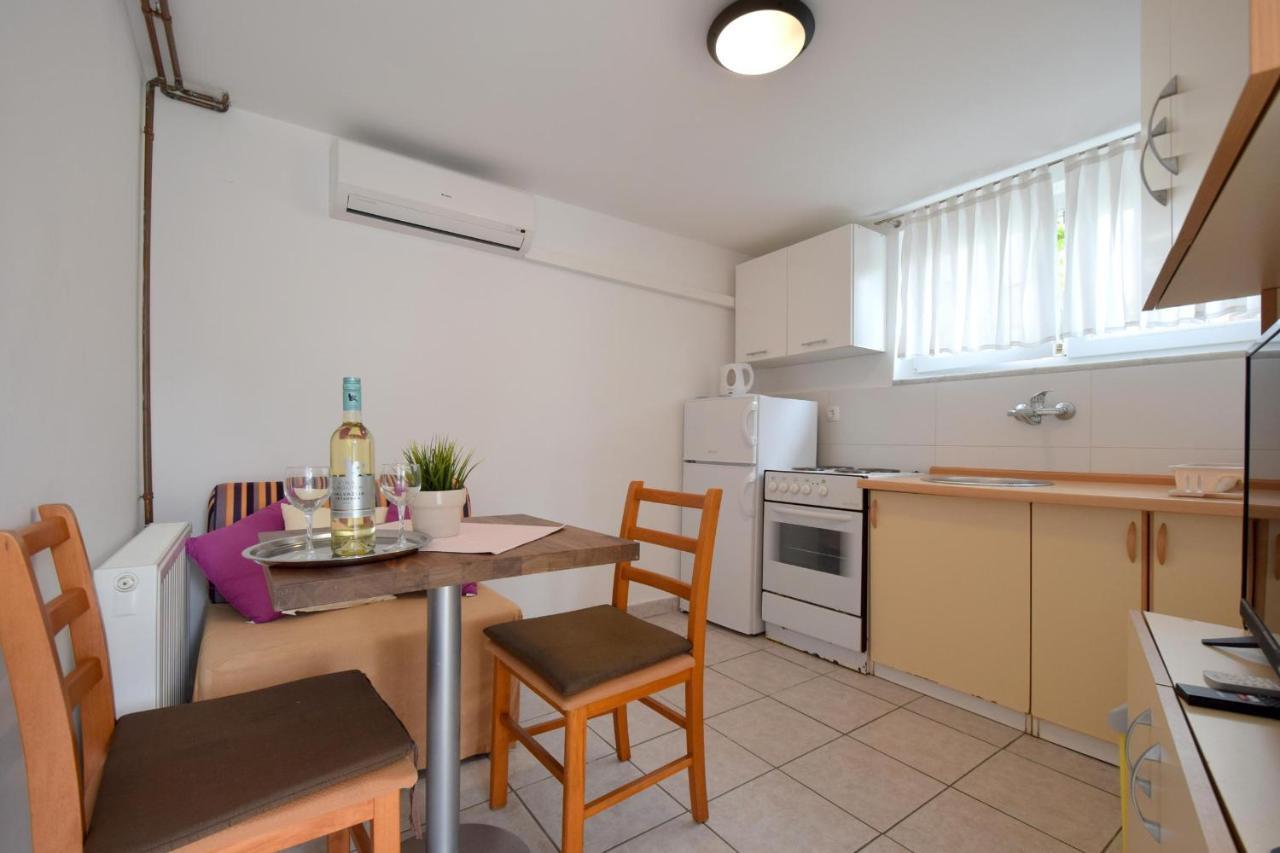 Apartments Julia Čižići Екстериор снимка
