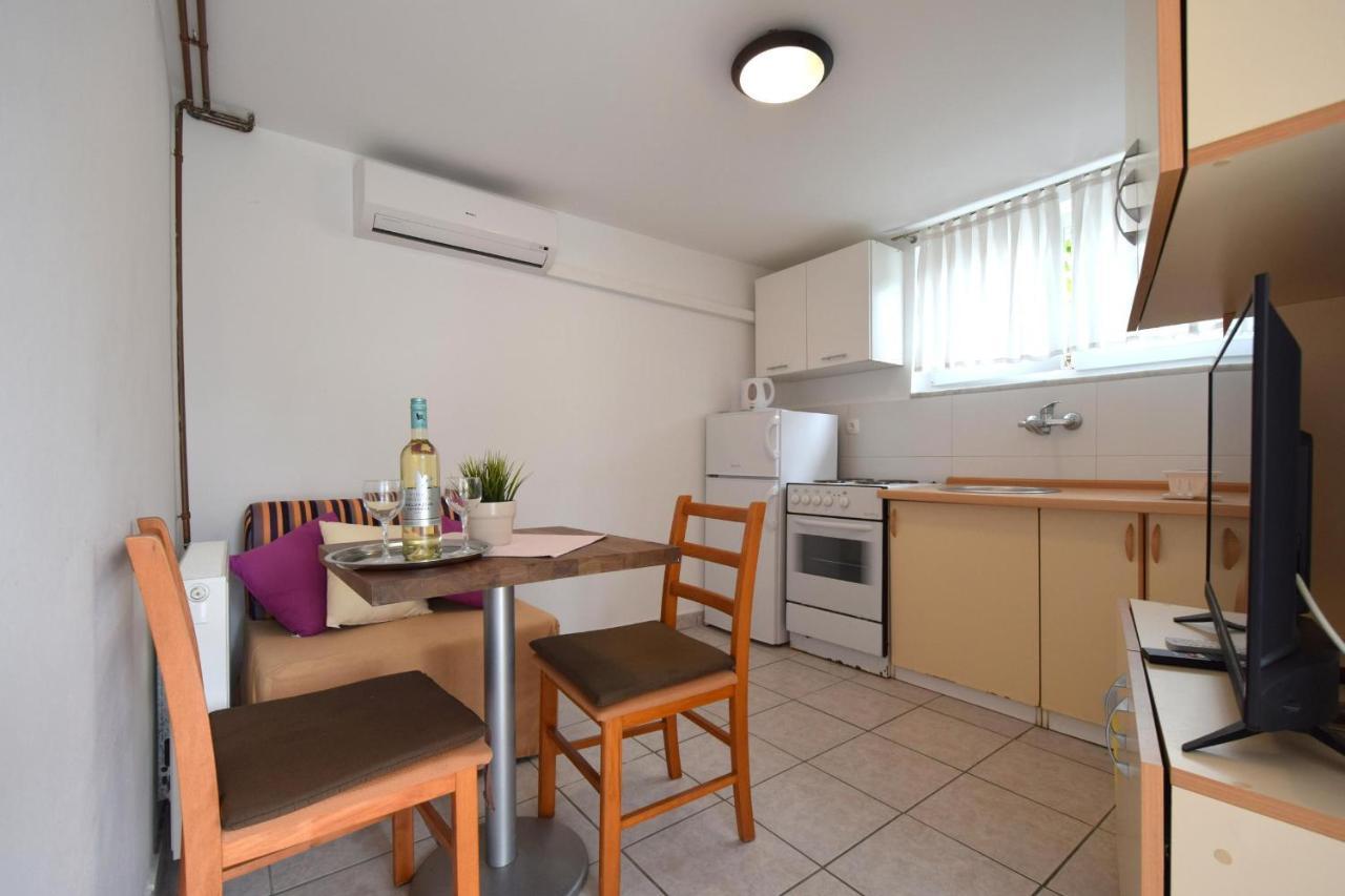Apartments Julia Čižići Екстериор снимка