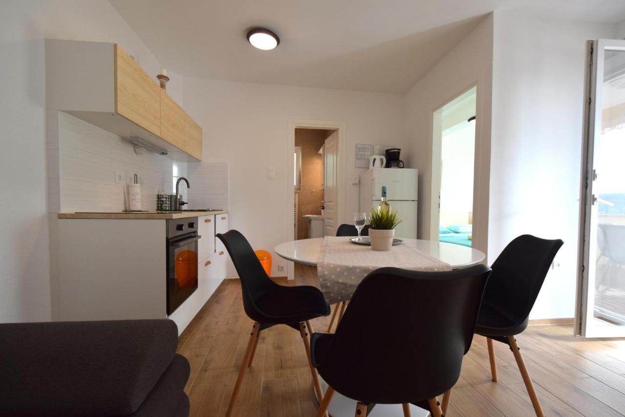 Apartments Julia Čižići Екстериор снимка