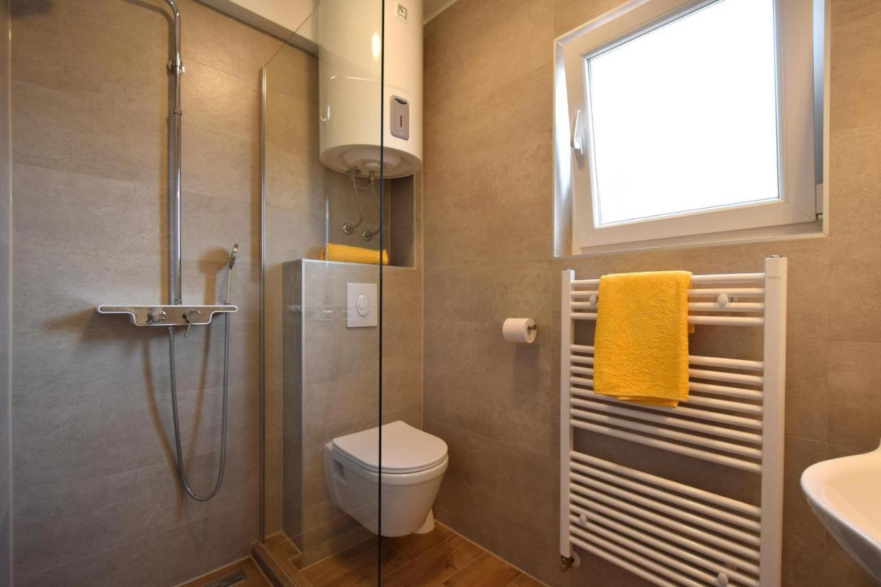 Apartments Julia Čižići Екстериор снимка
