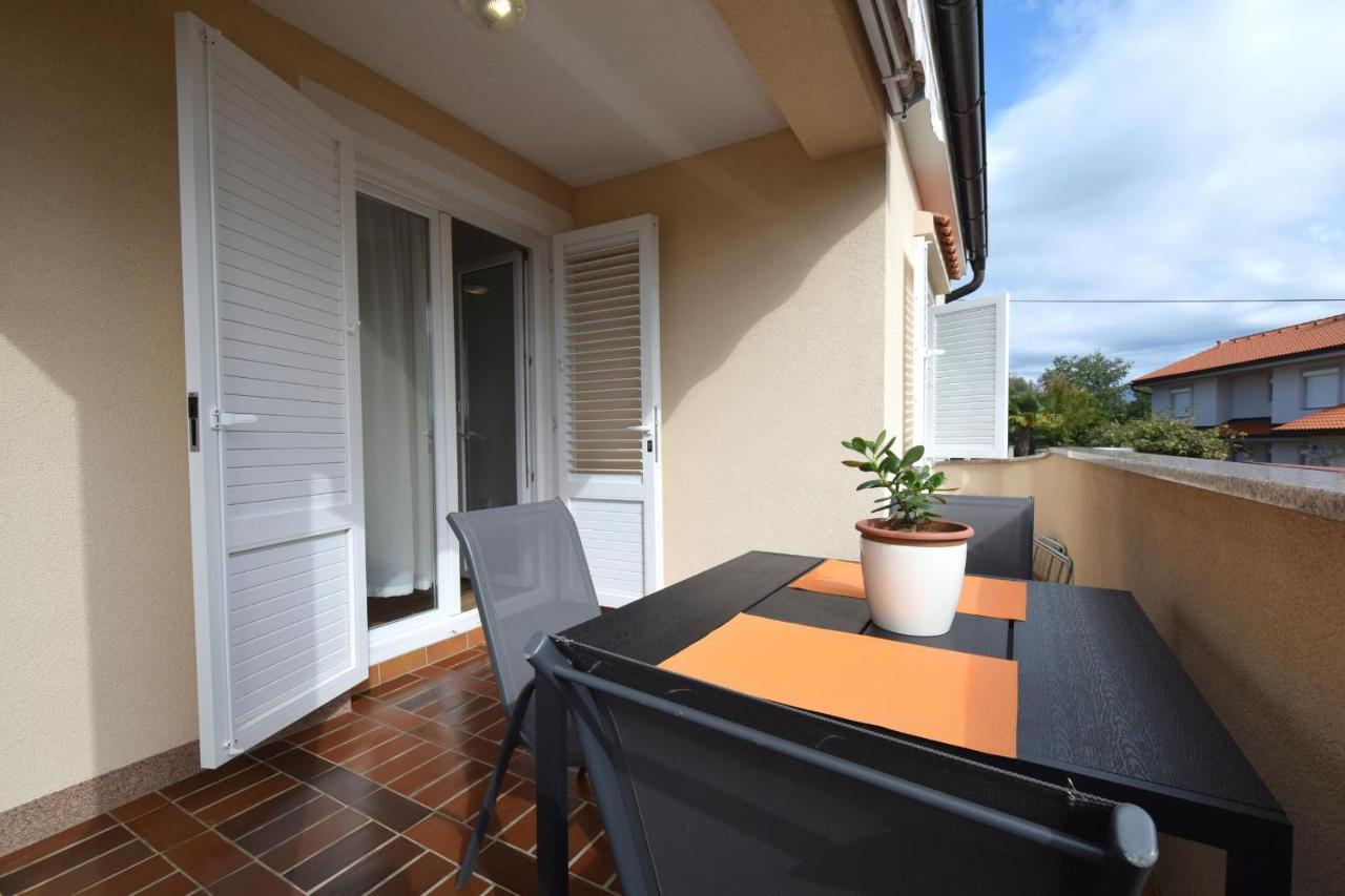 Apartments Julia Čižići Екстериор снимка