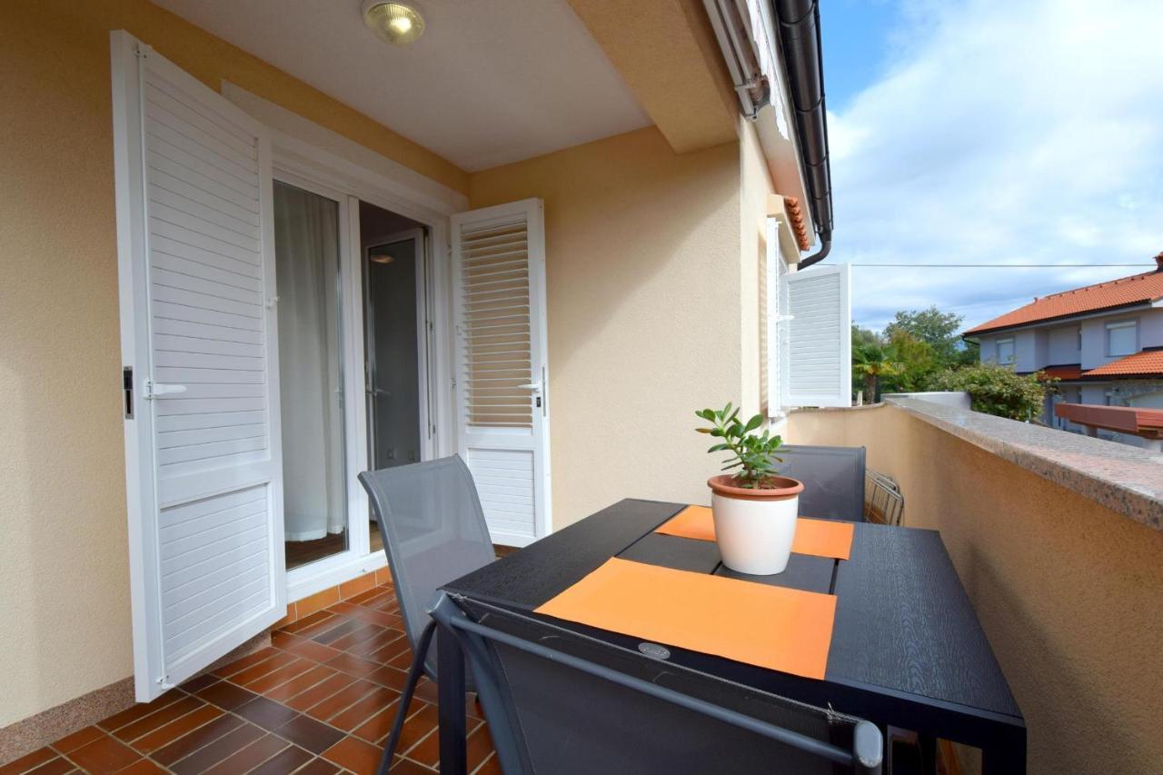 Apartments Julia Čižići Екстериор снимка